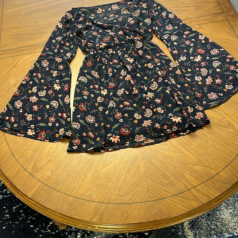 ABERCROMBIE & FITCH Women's size XS Floral Faux Wrap Long Bell Sleeve Dress EUC